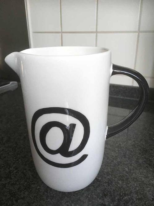Schenkkan Waterkan Sapkan Social Media Apestaart Symbool, Huis en Inrichting, Keuken | Servies, Nieuw, Overige typen, Overige stijlen