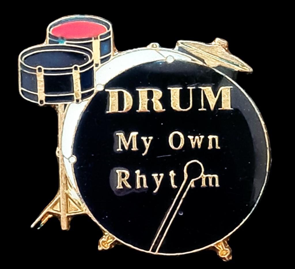 Drum- My own Rhytim pin, Verzamelen, Speldjes, Pins en Buttons, Verzenden, Nieuw, Overige onderwerpen, Speldje of Pin