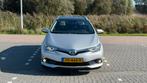Toyota Auris 1.8 Hybrid 5DR CVT 2017 Grijs, Auto's, Toyota, 65 €/maand, Origineel Nederlands, Volledig hybride, Leder en Alcantara