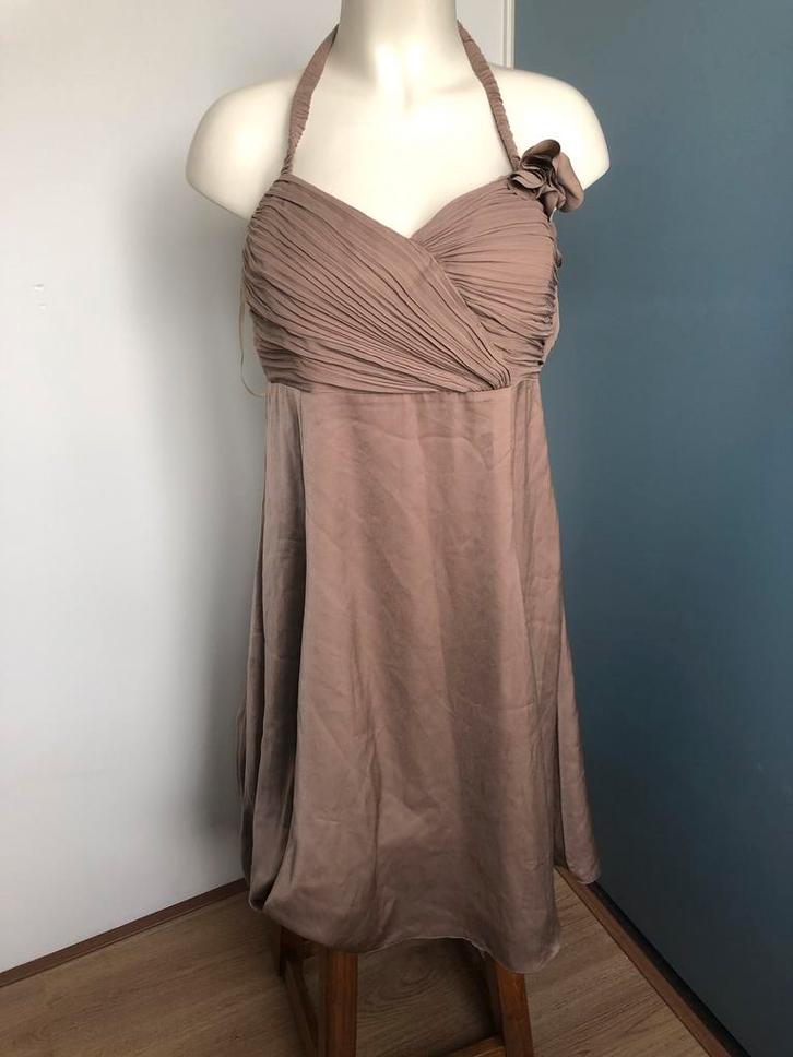 Styles by steps taupe jurkje 42 feestelijk chic, Kleding | Dames, Jurken, Zo goed als nieuw, Maat 42/44 (L), Beige, Knielengte