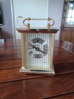 tafelklokje Quarts werkt op batterij13 cm hg 10 breed 7 diep, Huis en Inrichting, Ophalen of Verzenden, Gebruikt, Digitaal, Wekker of Tafelklok