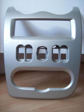 Dacia Logan MCV 2011 autoradio standard front panel fascia beschikbaar voor biedingen