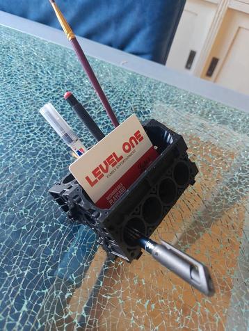 8 cylinder pennenbakje 3d printed beschikbaar voor biedingen