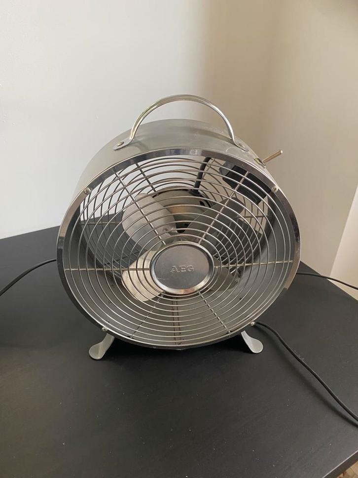 Aangeboden retro Vinted ventilator chroom, Witgoed en Apparatuur, Ventilatoren, Zo goed als nieuw, Tafelventilator, Ophalen of Verzenden