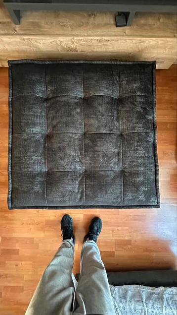 Grote hocker poef 120 x 120 x 35 beschikbaar voor biedingen