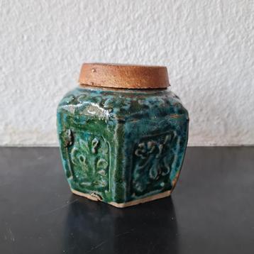 Oud Gemberpotje met deksel beschikbaar voor biedingen