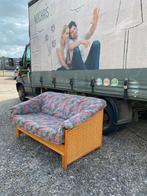 Kringloopwinkel nochris 2.0 - Rotan 2-zits bank met kussens, Huis en Inrichting, Ophalen, 75 tot 100 cm, Tweepersoons, Minder dan 150 cm