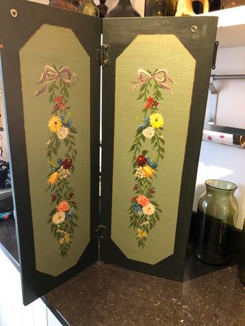 Oud mogelijk antiek handbeschilderd houten paneel beschikbaar voor biedingen