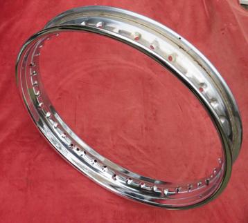 Dunlop WM3x18 achtervelg. Triumph beschikbaar voor biedingen