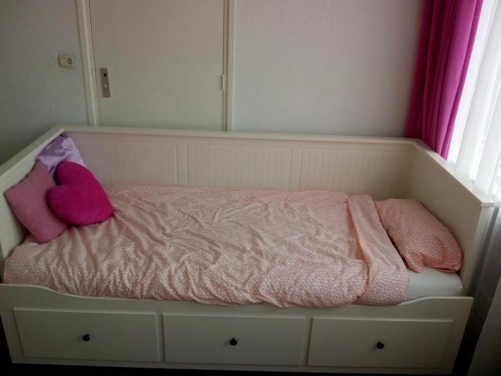 Ikea hemnes bedbank met uitschuifbed, Huis en Inrichting, Slaapkamer | Bedden, Zo goed als nieuw, Tweepersoons, 80 cm, Hout, Wit