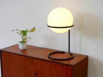 vintage tafellamp dressoir lamp jaren 60 / 70 bol melkglas beschikbaar voor biedingen