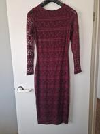 Bordeauxrode Feestjurk - Maat S, Ophalen of Verzenden, Zo goed als nieuw, Knielengte, Zus van Sil