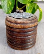 rond sieradendoosje van hout,, Antiek en Kunst, Ophalen of Verzenden