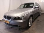 BMW 5-serie 520i - Airco - Navi, Auto's, BMW, Te koop, 1460 kg, Zilver of Grijs, Geïmporteerd