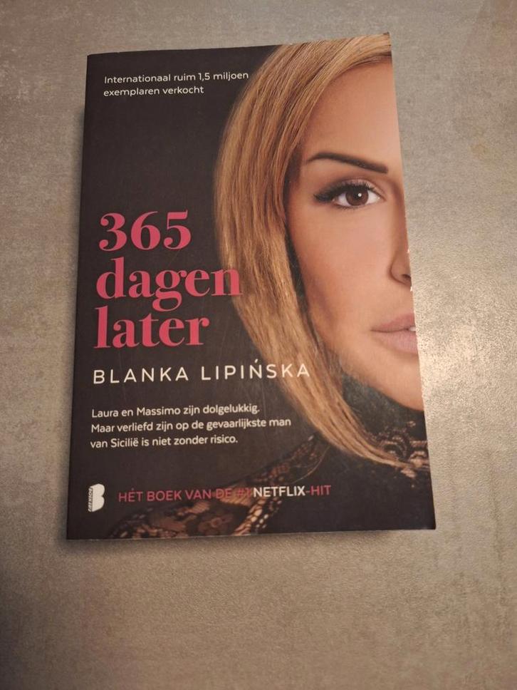 365 Dagen Later - Blanka Lipinska, Boeken, Romans, Zo goed als nieuw, Nederland, Ophalen of Verzenden