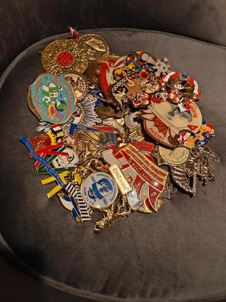 Carnaval Onderscheidingen Collectie, Verzamelen, Speldjes, Pins en Buttons, Gebruikt, Speldje of Pin, Overige onderwerpen, Ophalen of Verzenden