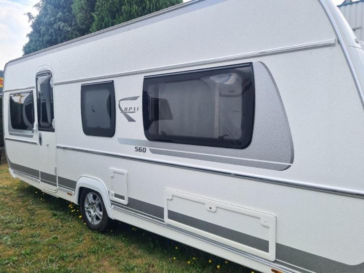 Fendt Opal 560 SG, modeljaar 2017, Caravans en Kamperen, Caravans, Particulier, tot en met 4, 1500 - 2000 kg, Rondzit, Fendt, 2 aparte bedden