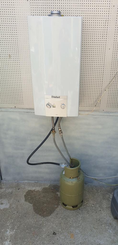 Vaillant badgeiser turbo mag 14L butaan propaan flessengas, Doe-het-zelf en Verbouw, Geisers en Boilers, Zo goed als nieuw, Geiser