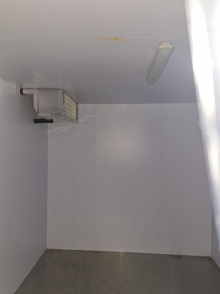 Vriescel 240x300x220 15 m³, Huis en Inrichting, Keuken | Keukenelementen, 200 cm of meer, 200 cm of meer, 25 tot 50 cm, Ophalen