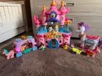 Vtech kasteel met lopend paard en koets + 6 vtech poppetjes, Ophalen of Verzenden, Gebruikt, 2 tot 4 jaar