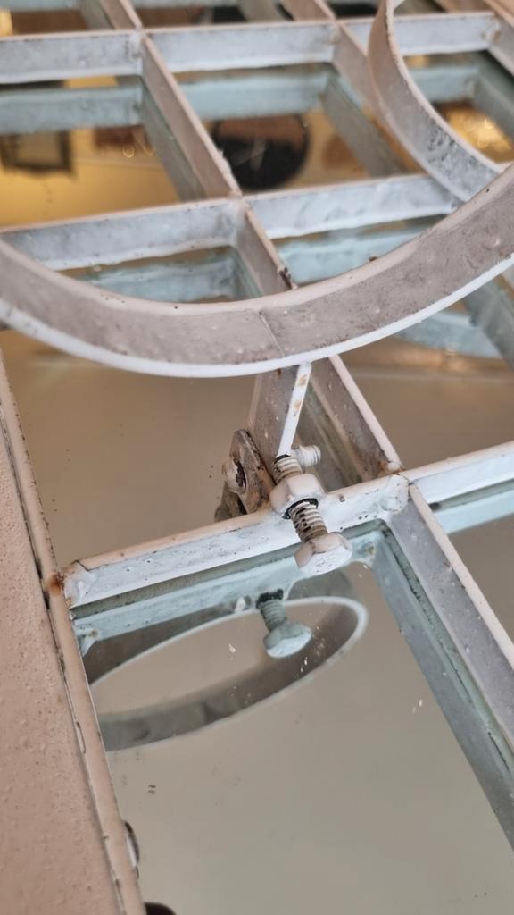 Spiegel, ruitmotief met hangpotjes, Huis en Inrichting, Woonaccessoires | Spiegels, Nieuw, Minder dan 50 cm, Minder dan 100 cm