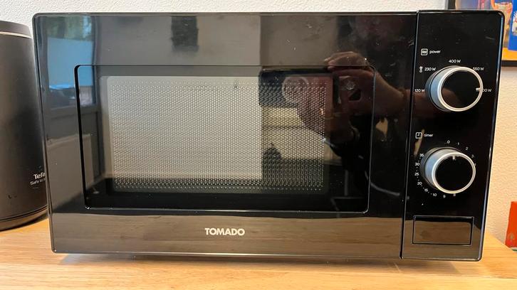 Tomado Magnetron - Compact Formaat!, Witgoed en Apparatuur, Magnetrons, Gebruikt, Vrijstaand, Magnetron, Minder dan 45 cm, Draaiplateau