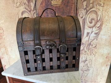 Vintage kistje 28 hoog 29 breed beschikbaar voor biedingen