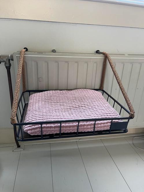 Kattenhangmat rek radiator kat Designed by Lotte, Dieren en Toebehoren, Kattenmanden, Zo goed als nieuw, Ophalen