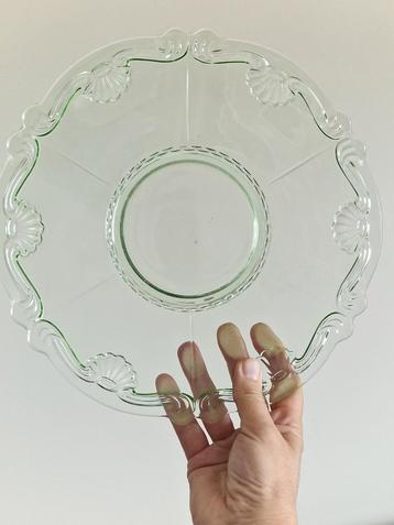 Uraniumglas serveerschaal Art Deco UV Art Deco glas groen beschikbaar voor biedingen