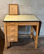 Brocante bureau - vintage. - hout - kinderkamer, Gebruikt, Ophalen