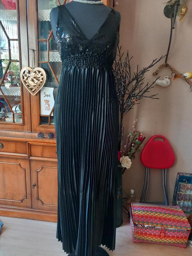 Mooie avond jurk, Kleding | Dames, Jurken, Zo goed als nieuw, Maat 46/48 (XL) of groter, Zwart, Onder de knie, Ophalen of Verzenden