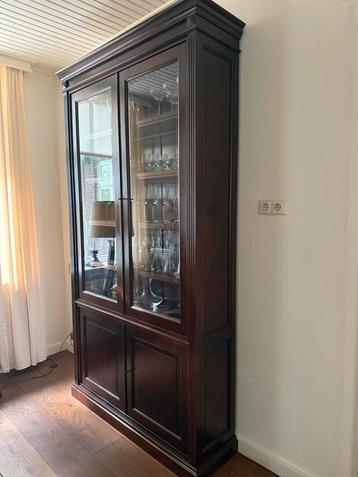 Prachtige grote vitrinekast - H245xB127xD38cm beschikbaar voor biedingen