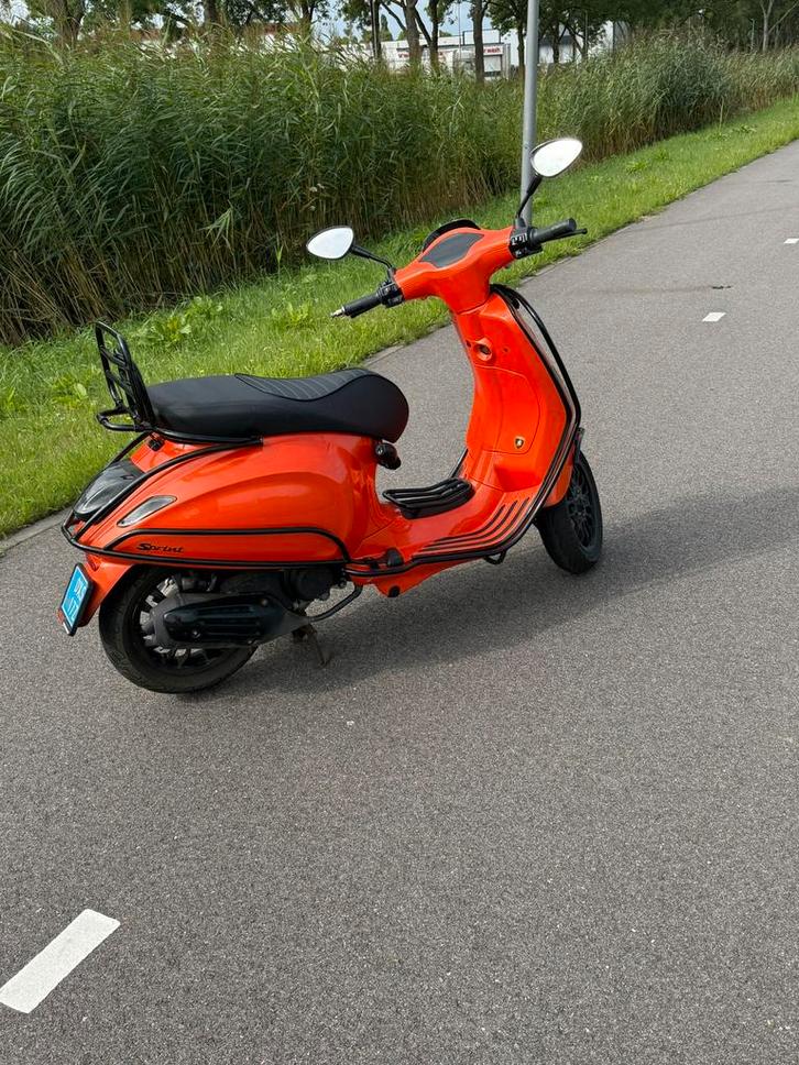 Vespa sprint full option 2020 - custom kleur, Fietsen en Brommers, Scooters | Vespa, Zo goed als nieuw, Vespa S, Maximaal 25 km/u