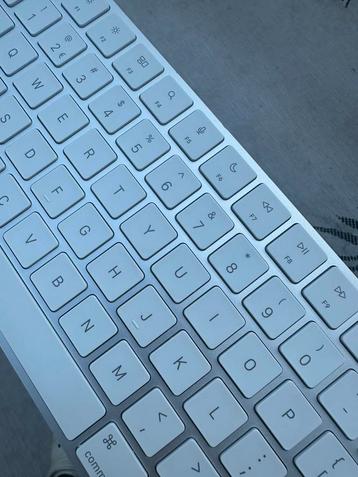 Apple Magic Keyboard met touch ID voor Mac-modellen beschikbaar voor biedingen