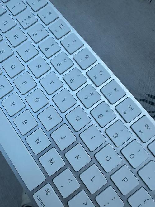 Apple Magic Keyboard met touch ID voor Mac-modellen, Computers en Software, Toetsenborden, Zo goed als nieuw, Qwerty, Draadloos