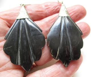 Design hang oorbellen zwart/bruin hard materiaal handgemaakt beschikbaar voor biedingen