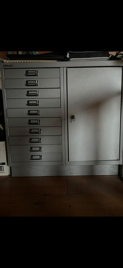 Metalen Bisley ladekast met afsluitbaar kastgedeelte, Huis en Inrichting, Kasten | Lockerkasten, Zo goed als nieuw, Ophalen