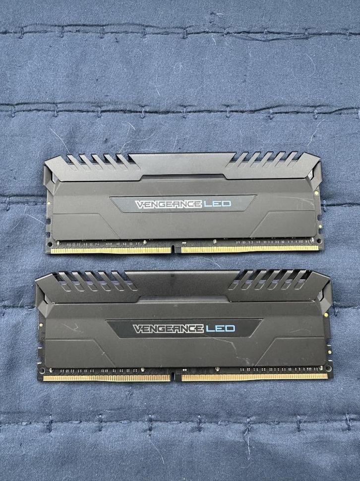 Memory Kit Corsair Vengeance 32GB (2x16GB) 3200Mhz Blauw, Computers en Software, RAM geheugen, Zo goed als nieuw, Desktop, 32 GB