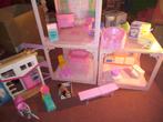 Barbie poppen huis met inrichting enz., Gebruikt, Ophalen of Verzenden