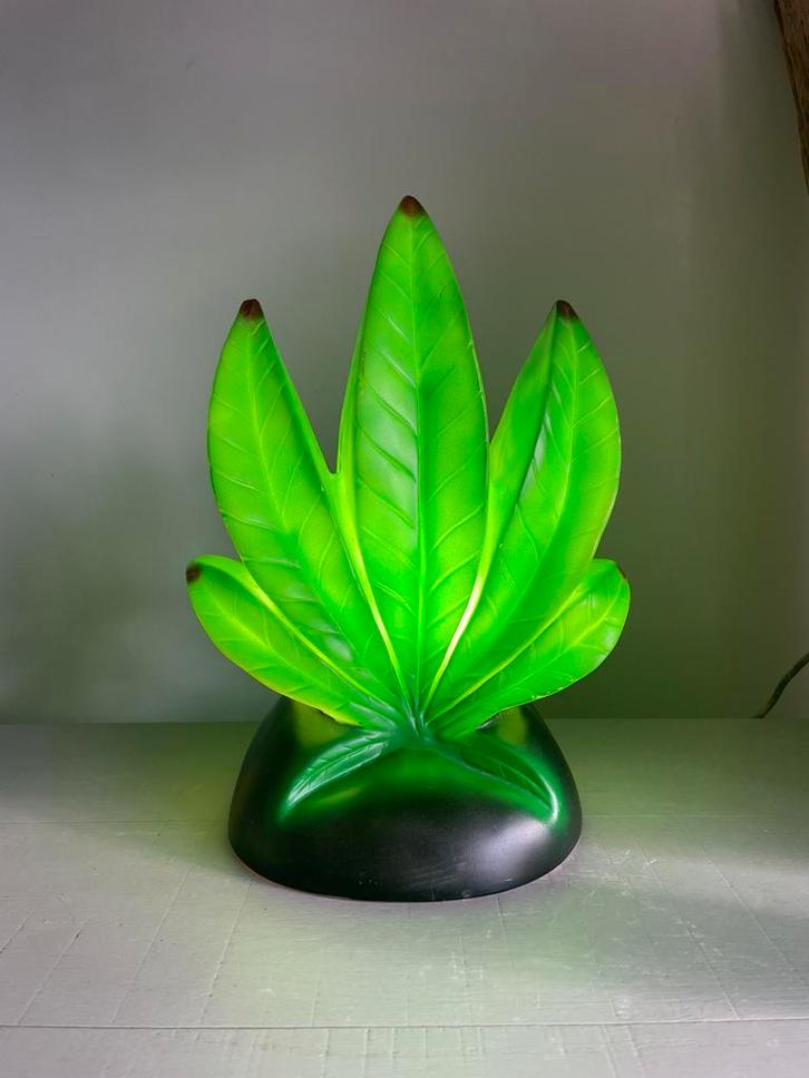 Zeldzame 1990’s grote CANNABIS Lamp, Huis en Inrichting, Lampen | Tafellampen, Zo goed als nieuw, Minder dan 50 cm, Kunststof