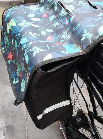 2 Dubbele Fietstassen  beschikbaar voor biedingen