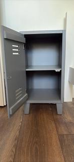 Grijs houten lockerkastje, Ophalen, Gebruikt