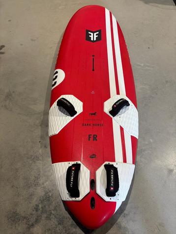 Future Fly Dark Horse Freerace - 122L + Select S1 PRO 43cm beschikbaar voor biedingen