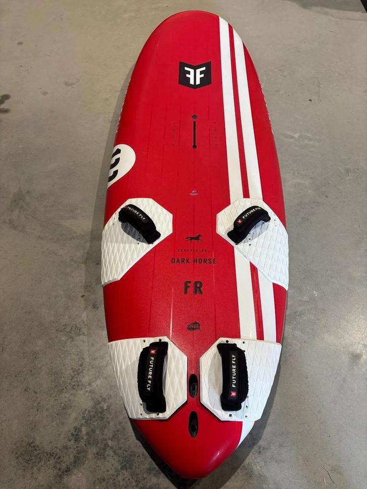 Future Fly Dark Horse Freerace - 122L + Select S1 PRO 43cm, Watersport en Boten, Windsurfen, Gebruikt, Plank, Minder dan 250 cm