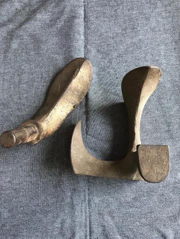 2 oude / antieke schoenmakers leesten beschikbaar voor biedingen
