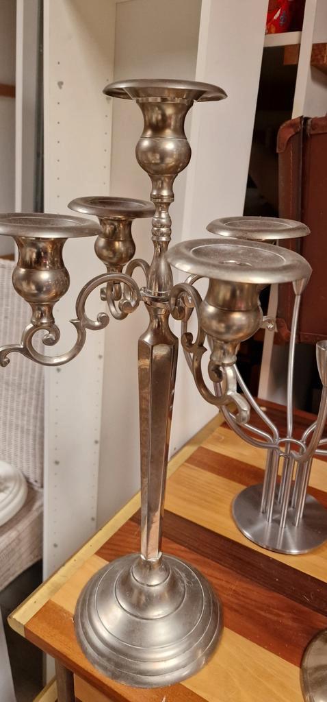 Mooie kandelaars,  oude koffers en 2x etagere, Antiek en Kunst, Antiek | Kandelaars, Ophalen