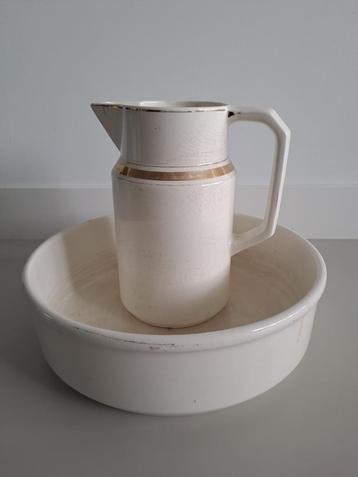 Vintage lampetstel (waskom 36cm doorsnee waterkan 27cm hoog) beschikbaar voor biedingen