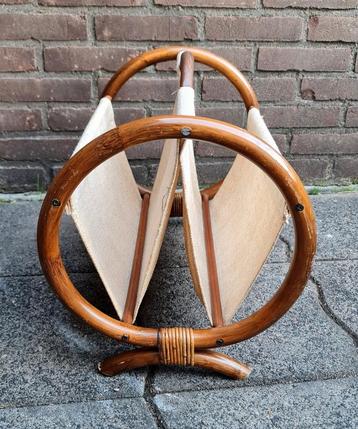 Vintage bamboe rotan lectuurbak krantenbak seventies design beschikbaar voor biedingen
