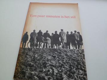 Een paar minuten is het stil - beelden van de oorlog  beschikbaar voor biedingen