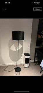 Zwarte Vloerlamp Kwantum - Zo Goed Als Nieuw, Huis en Inrichting, Lampen | Vloerlampen, Ophalen, Zo goed als nieuw, Stof, 150 tot 200 cm